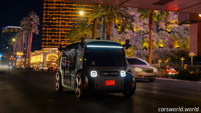 Если вы раньше не доверяли роботакси, то теперь уж точно не будете | Carscoops